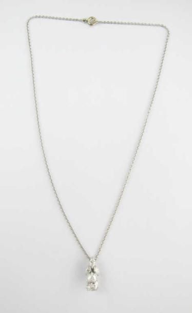 Collier articulé en or gris 18K, retenant...