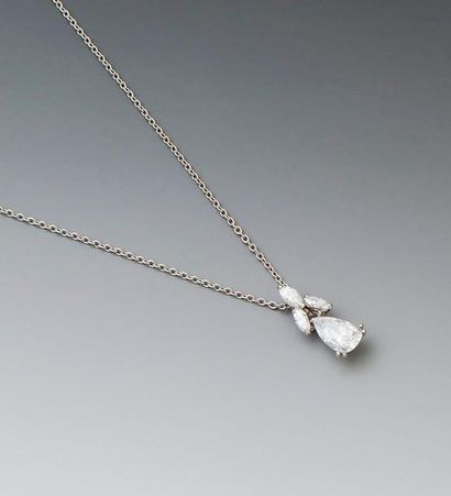 Collier articulé en or gris 18K, retenant...