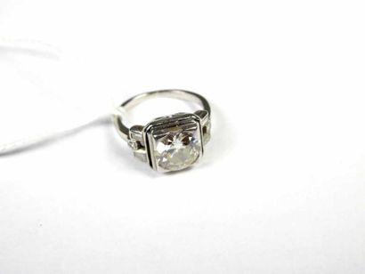 Bague en platine de forme géométrique, ornée...