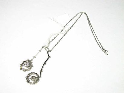 Collier négligé en or gris 18K, retenant...