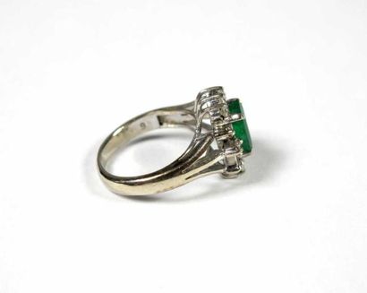 Bague en or gris 14K (585 millièmes), ornée...