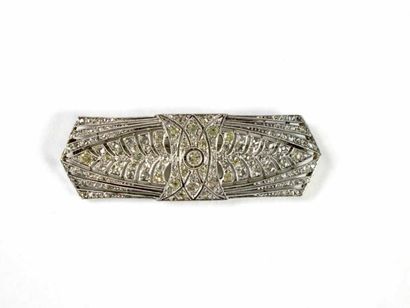 Broche plaque en or gris 18K et platine,...