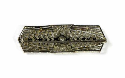 Broche plaque en or gris 18K et platine,...