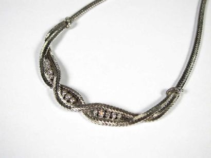 Collier souple en or gris 18K tressé, partiellement...