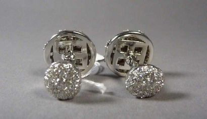 Paire de boutons de manchette en or gris...