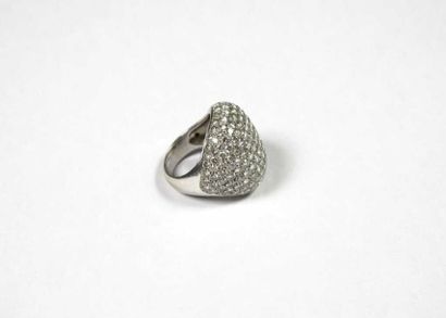 Bague en or gris 18K, de forme boule, ornée...