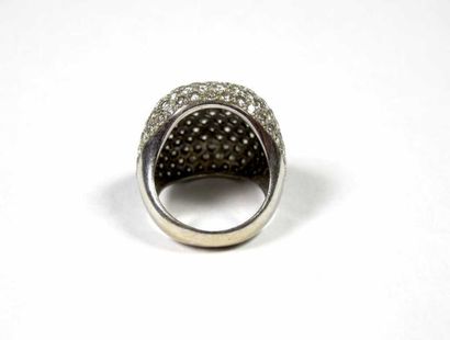 Bague en or gris 18K, de forme boule, ornée...