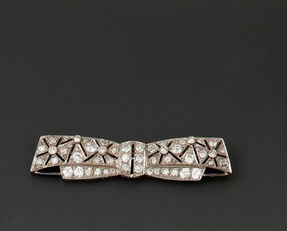 Broche noeud en platine et or gris 18K, pavée...