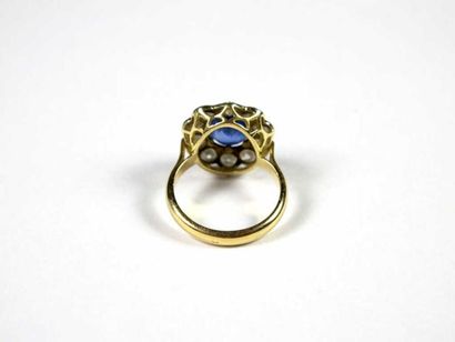 Bague en or jaune 18K, ornée d'un saphir...
