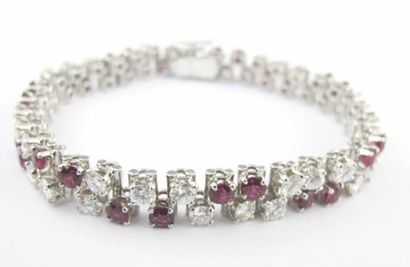 Bracelet articulé en or gris 18K, serti de...