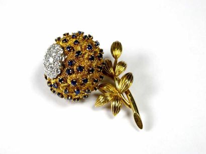 Broche fleur en or jaune 18K et platine,...