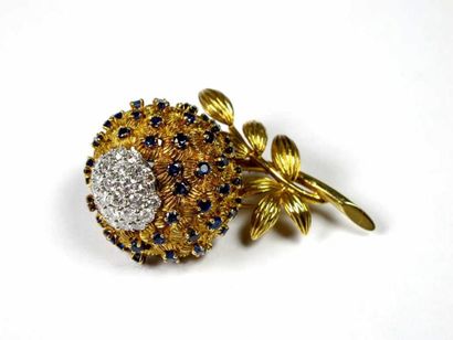 Broche fleur en or jaune 18K et platine,...