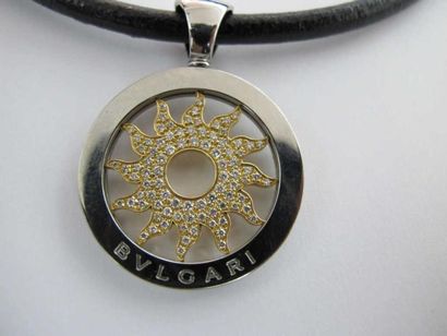 BULGARI
Collier souple en cuir, retenant...