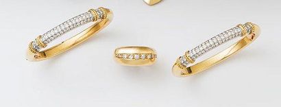FRED, PARIS
Paire de bracelets rigides ouvrant...