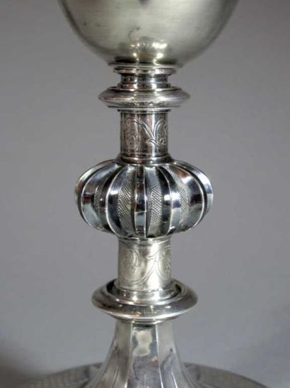Calice en argent et vermeil, posant sur un...