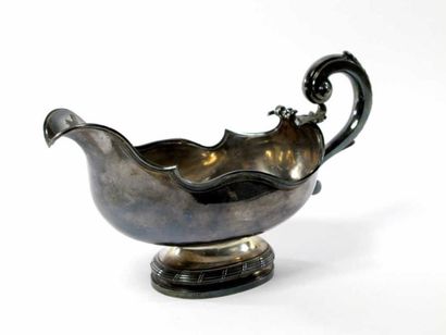 Saucière en argent à bord filets contours,...