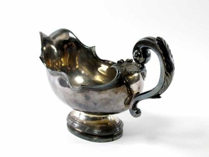 Saucière en argent à bord filets contours,...