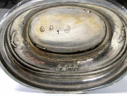 Saucière en argent à bord filets contours,...