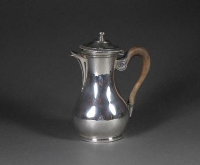 Petite cafetière en argent uni sur bâte,...