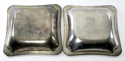 Paire de jattes en argent, modèle à filets...