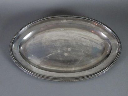 Plat ovale en argent uni, à moulure de godrons,...