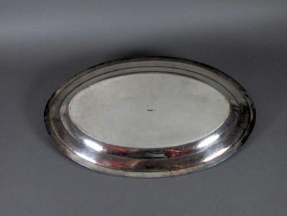 Plat ovale en argent uni, à moulure de godrons,...