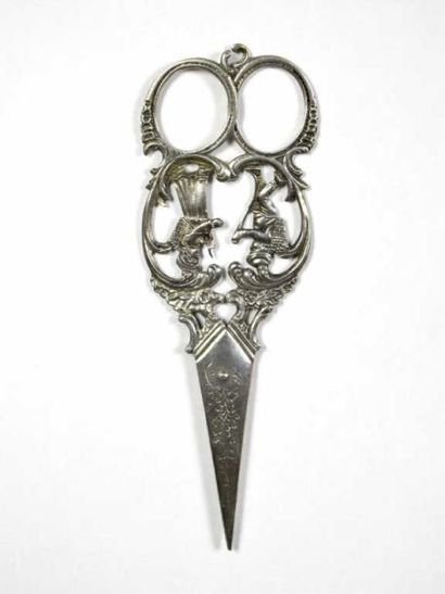 Paire de ciseaux à raisin, en argent à décor...