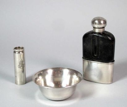 Ensemble de toilette en argent ou monté en...