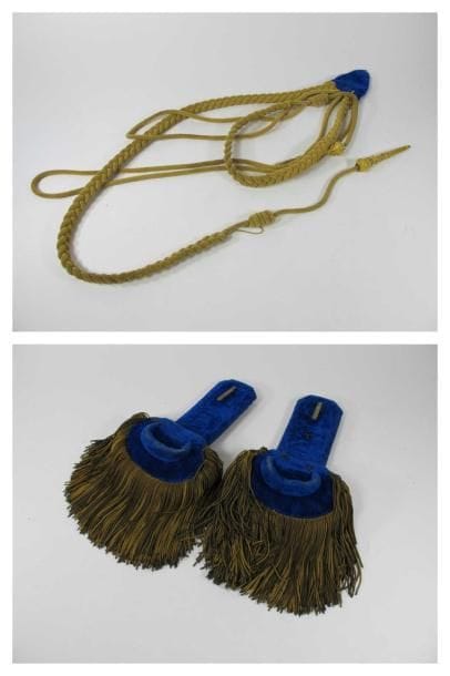 Epaulettes et aiguillettes du sous-lieutenant...