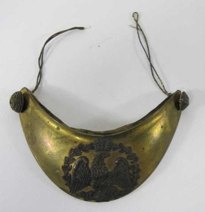 Hausse-col d'officier d'infanterie. En laiton...