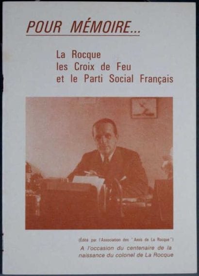 Important motif à suspendre à l'emblème des...