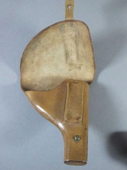 Etui pour pistolet automatique en cuir fauve,...