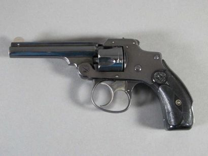Revolver Smith & Wesson, cinq coups, calibre...