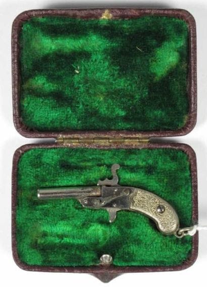 Pistolet à broche miniature, un coup. Canon...