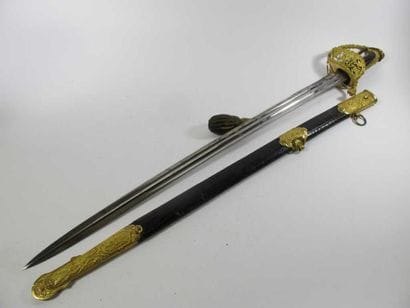Sabre d'officier supérieur de marine. Poignée...