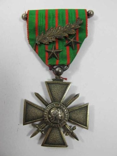 France
Croix de guerre 1914-1917. En argent....