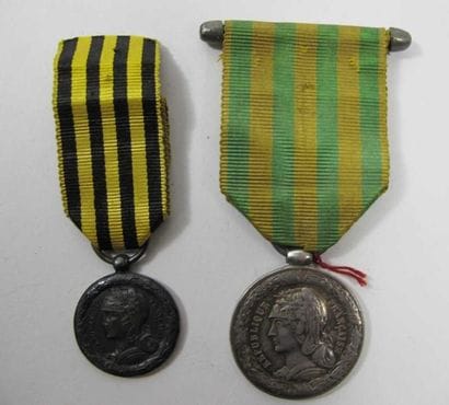 France
Deux médailles: - Médaille du Dahomey,...
