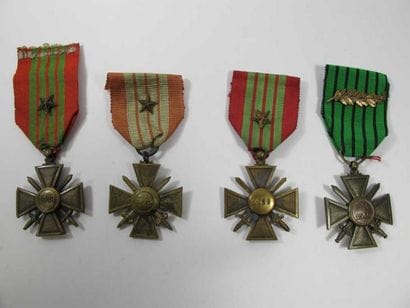 France
Quatre croix de guerre: - Année «1939-1940»....