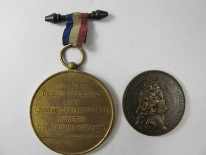 France
Deux médailles: - Médaille Louis XIV...