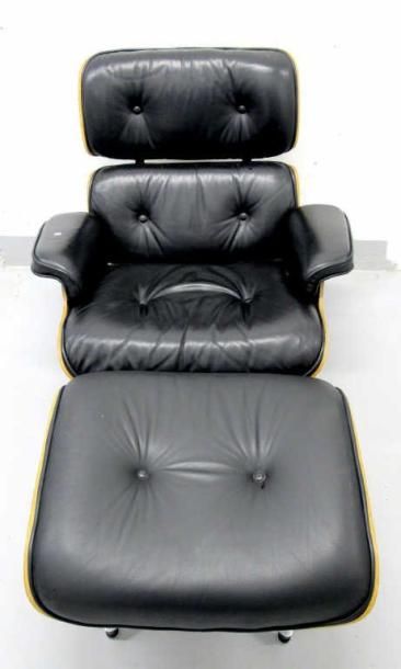 EAMES Charles et Ray
Lounge Chair et son...