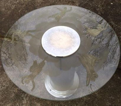Guéridon en métal, le plateau en verre à...