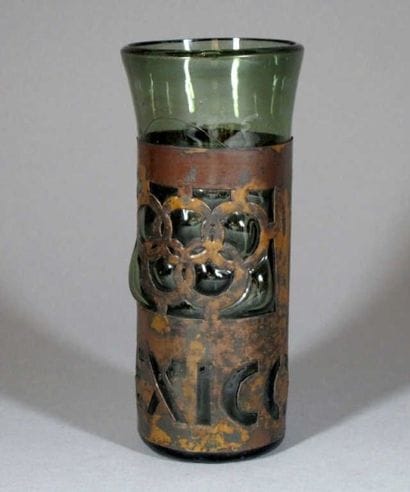 JEUX OLYMPIQUES / Mexico 1968. Vase en verre...