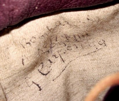 BOXE. Gant de boxe (gauche) de marque Spalding,...