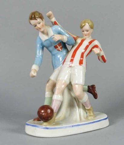 FOOTBALL. Souvenir officiel en porcelaine...