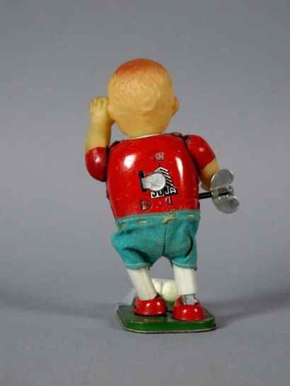 FOOTBALL. Petit automate en fer et plastique...