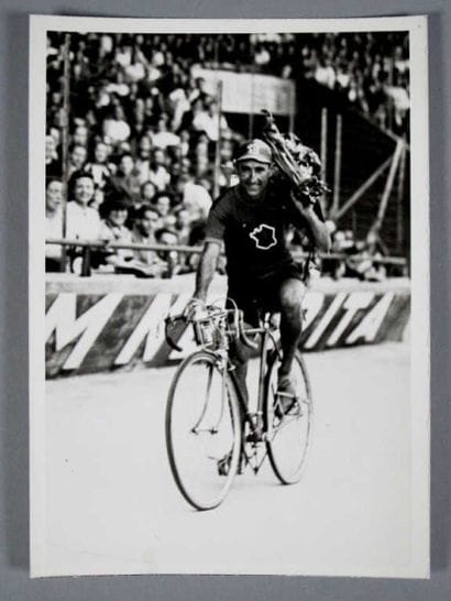 CYCLISME. Ensemble de cinq photographies...