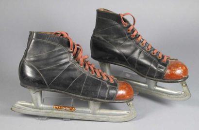 SPORTS D'HIVER. Paire de patins à glace pour...