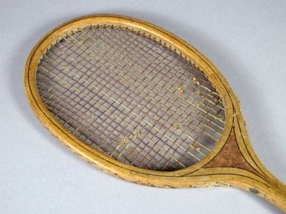 JEU DE PAUME. Raquette de longue paume de...