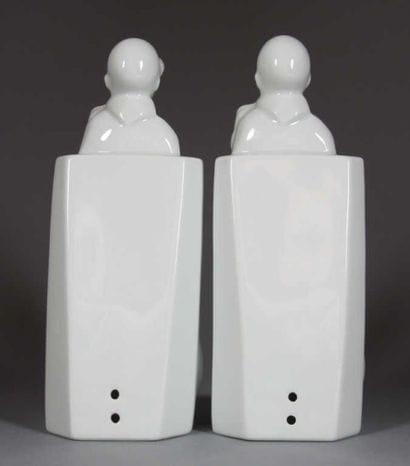 TENNIS. Paire de serre-livres en porcelaine...