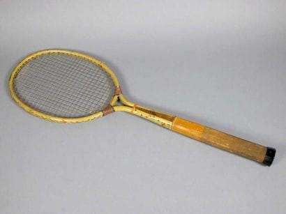 TENNIS. Trois raquettes Dayton Co. Inc. en...